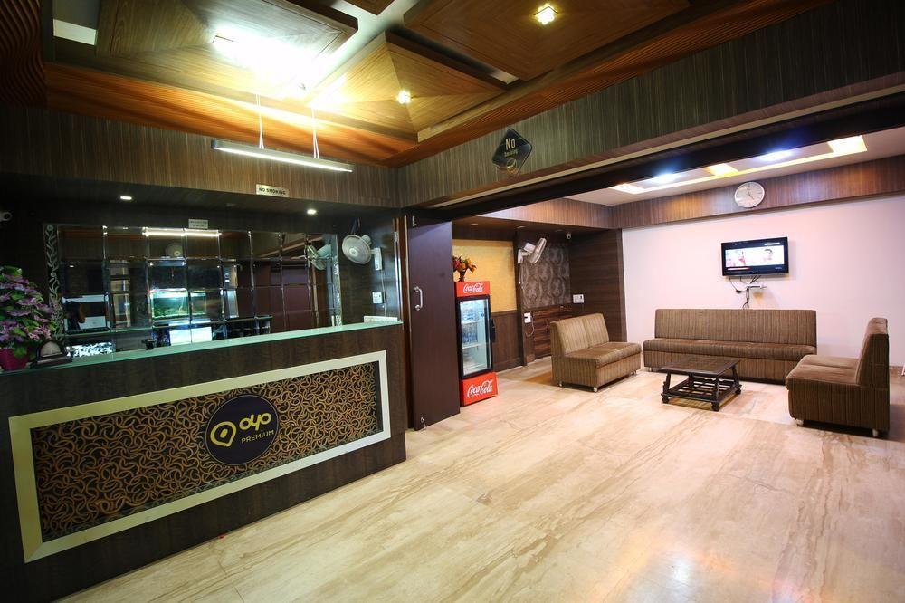 فندق Oyo Premium Law Garden C G Road أحمد أباد المظهر الخارجي الصورة