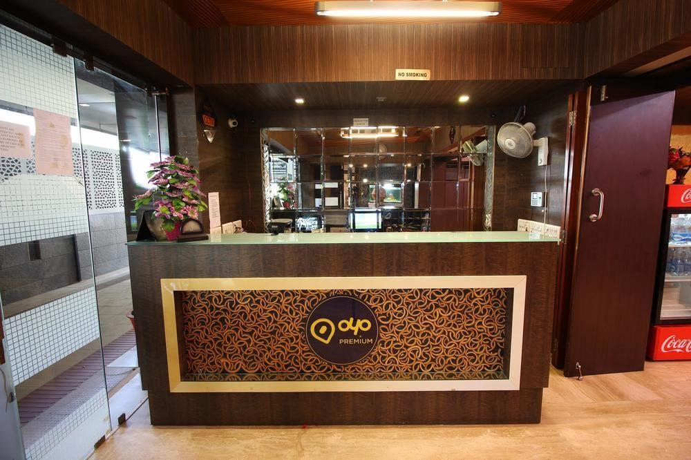 فندق Oyo Premium Law Garden C G Road أحمد أباد المظهر الخارجي الصورة